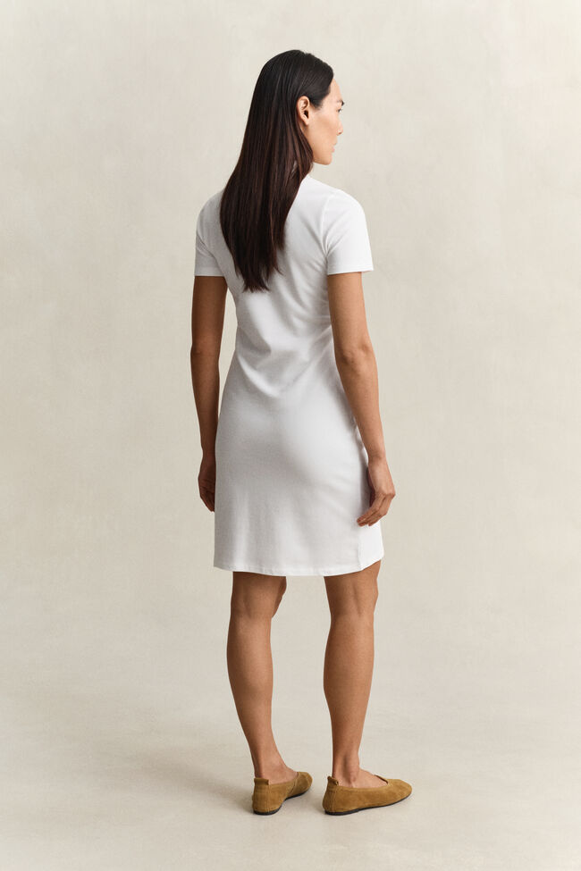 Pik&eacute;kl&auml;nning med sk&ouml;ldemblem