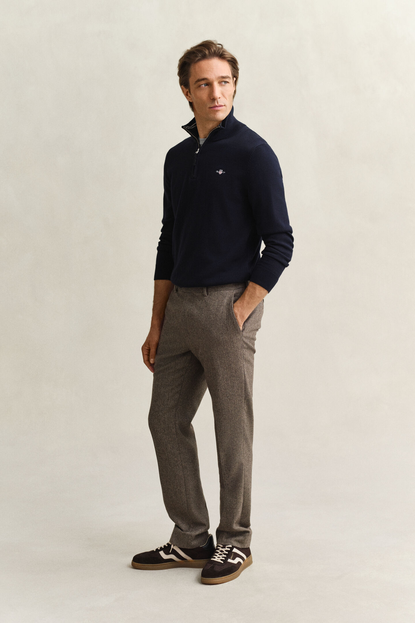 Klassisk bomullstr&ouml;ja med dragkedja vid hals&ouml;ppningen