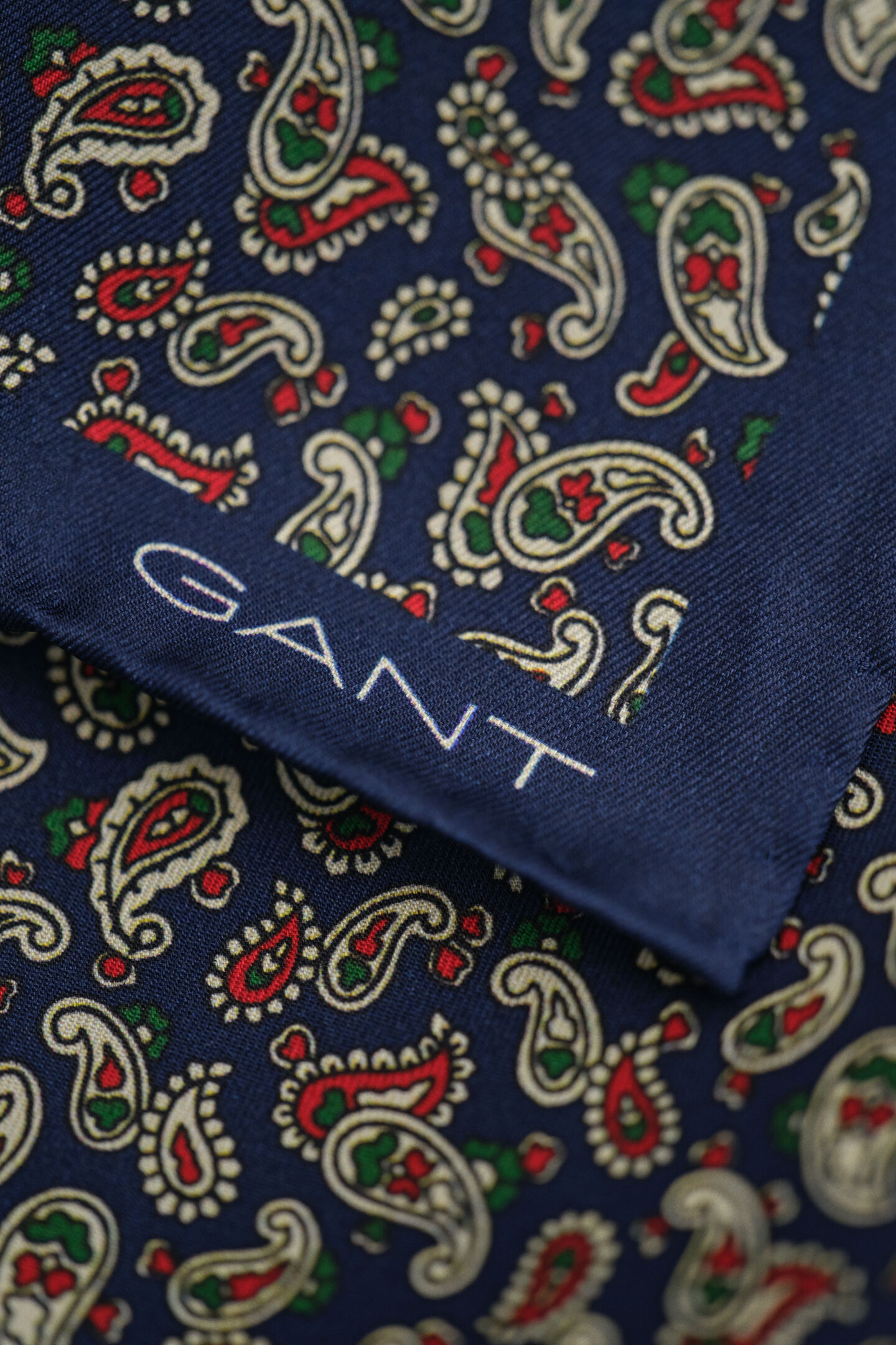 Foulardm&ouml;nstrad n&auml;sduk