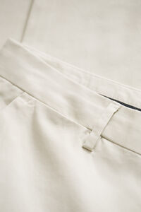 Eleganta chinos med regular fit