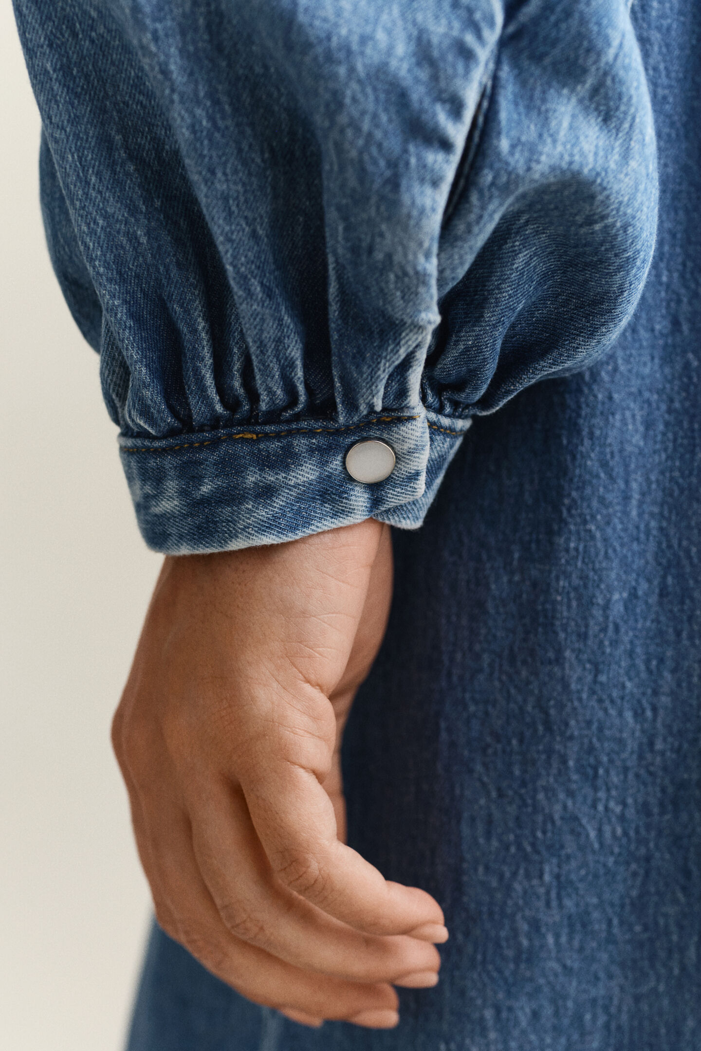 Skjortkl&auml;nning i denim