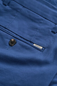 Eleganta chinos med slim fit