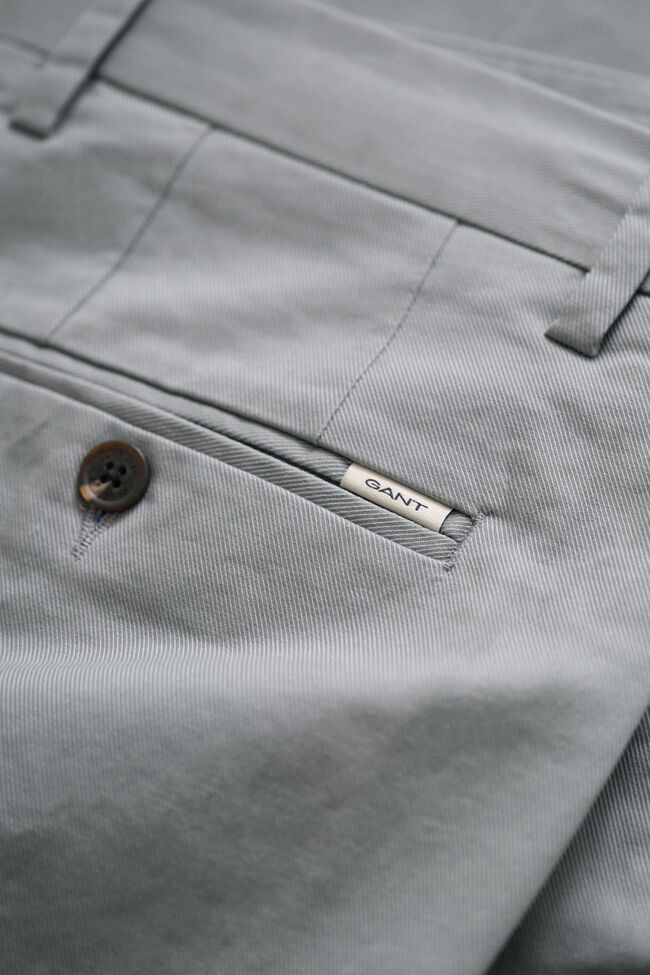 Eleganta chinos med regular fit