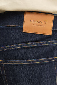 Regular fit jeans i stilren tv&auml;tt