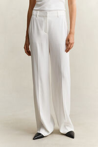 Skr&auml;ddarsydda byxor i cr&ecirc;pe