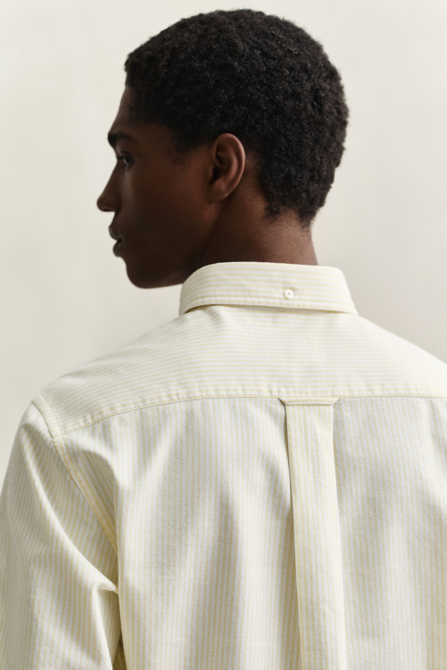 Klassisk oxfordskjorta med mellanbreda r&auml;nder