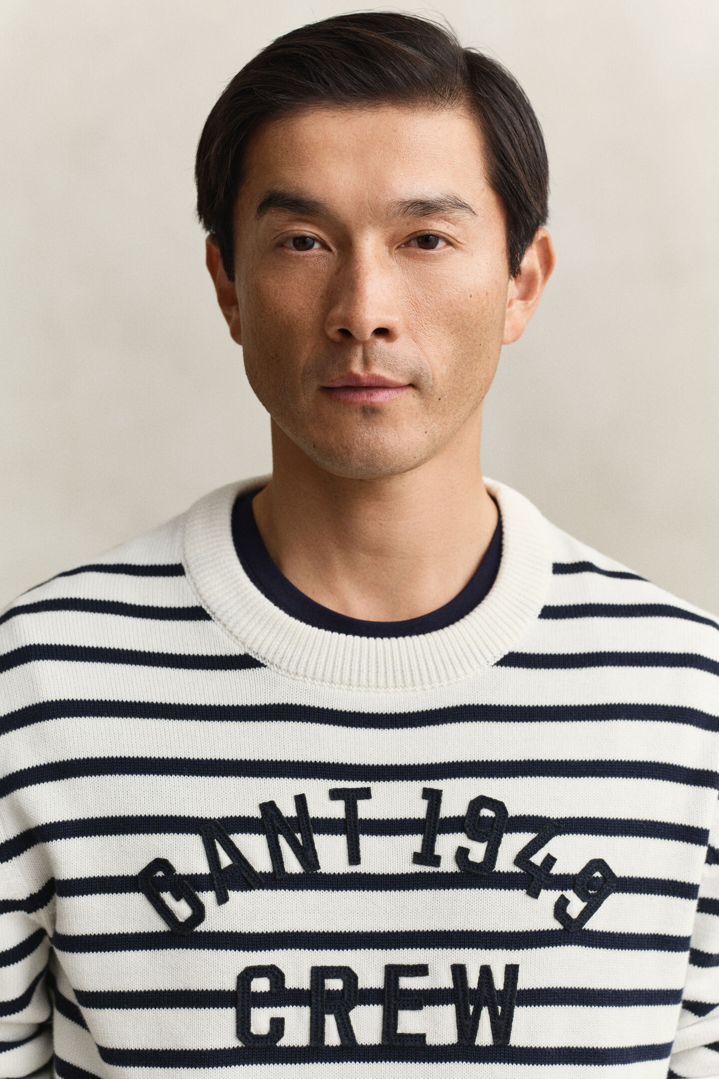 Tr&ouml;ja med marininspirerade r&auml;nder