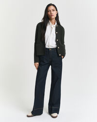 Kontrastf&auml;rgad stickad kofta