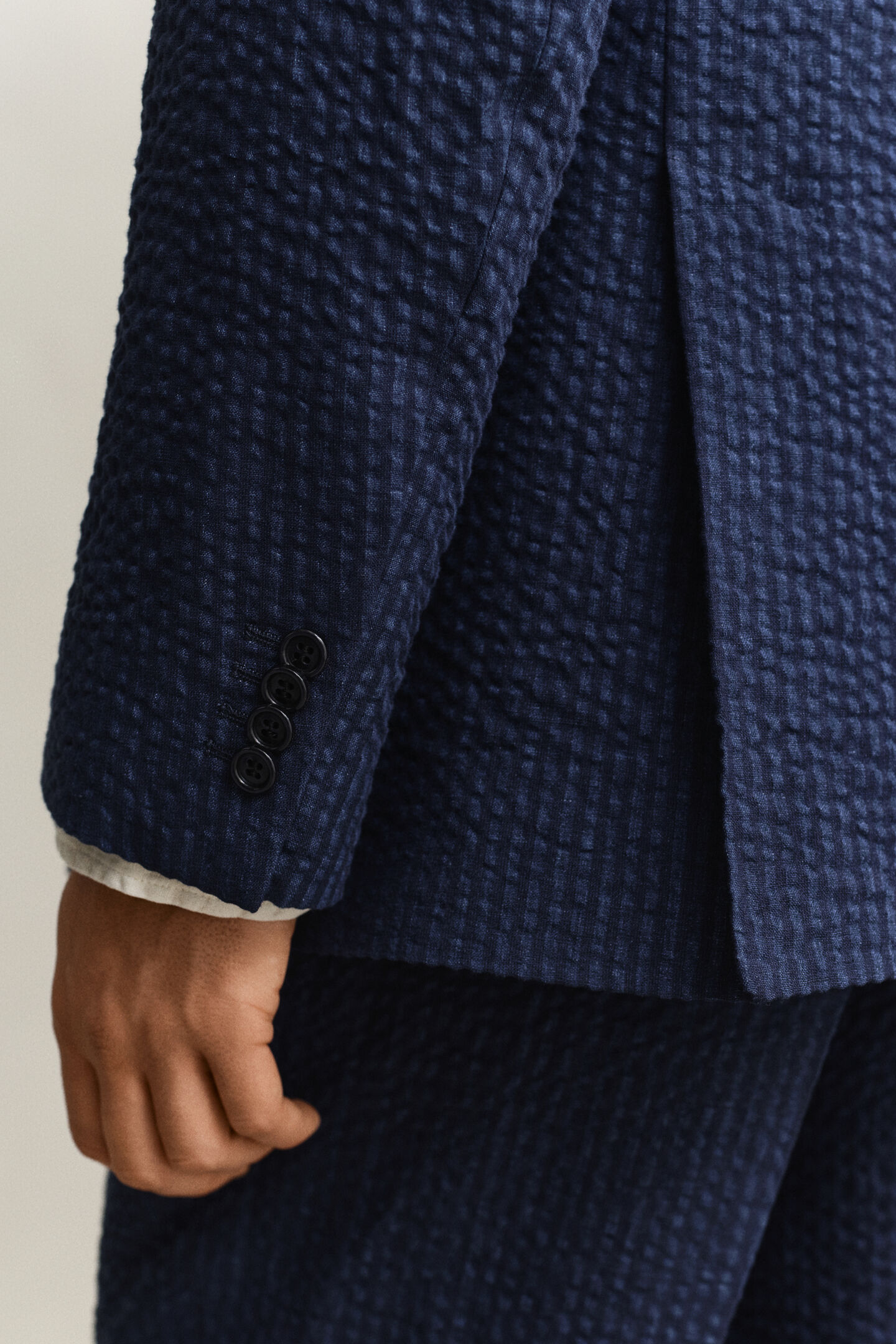 Indigof&auml;rgad kavaj i b&auml;ckeb&ouml;lja