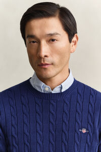 Kabelstickad bomullstr&ouml;ja med rund hals