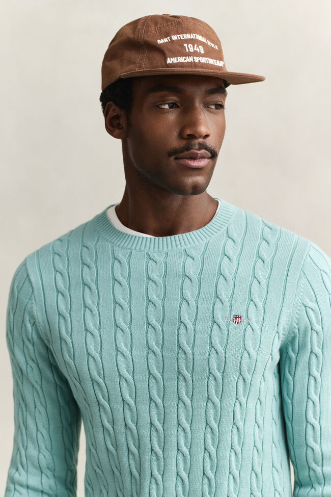 Kabelstickad bomullstr&ouml;ja med rund hals