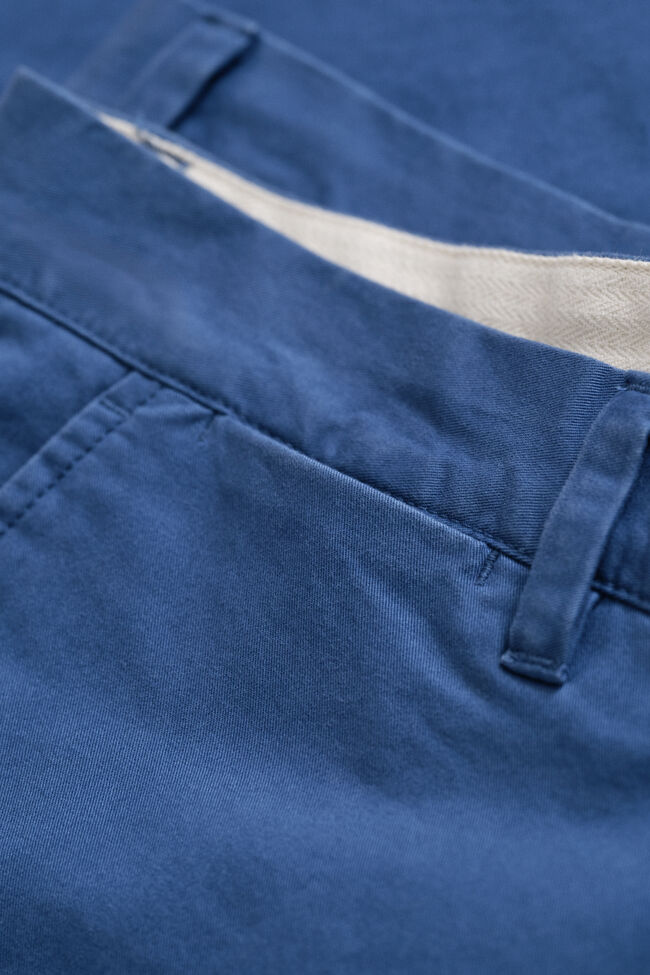 Klassiska chinos med regular fit