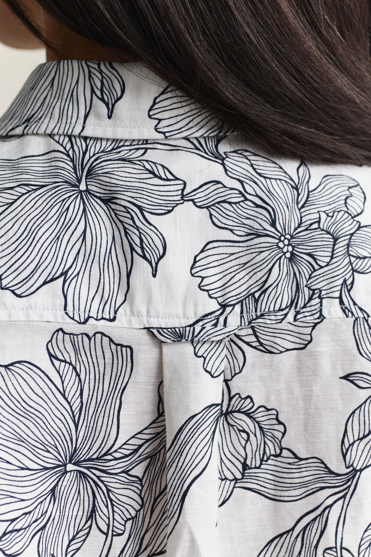 Blommig linneskjorta