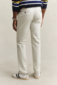 Eleganta chinos med slim fit
