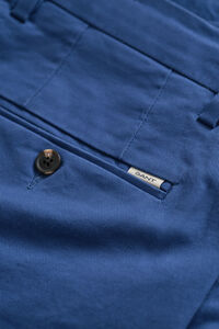 Eleganta chinos med regular fit