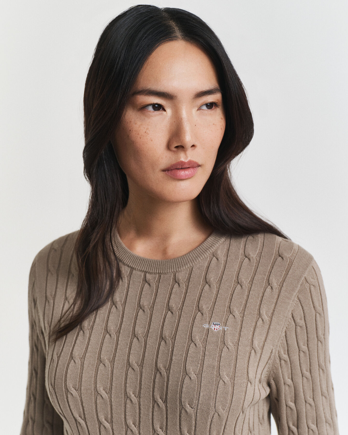 Kabelstickad kl&auml;nning med rund halsringning i bomullsstretch