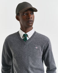 V-ringad tr&ouml;ja i superfin lammull