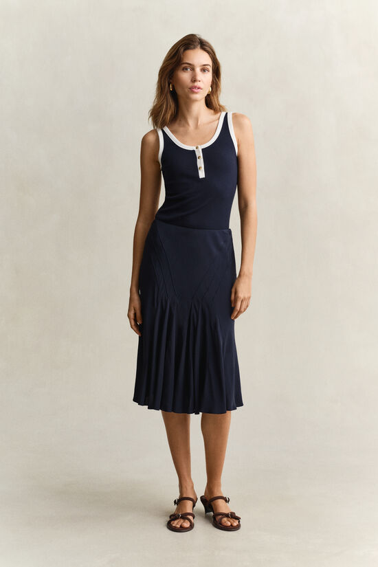 Utsv&auml;ngd snedskuren kjol