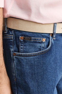 Slim fit jeans i stilren tv&auml;tt