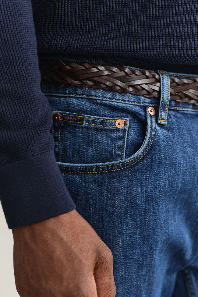 Regular fit jeans i stilren tv&auml;tt