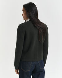 Kontrastf&auml;rgad stickad kofta