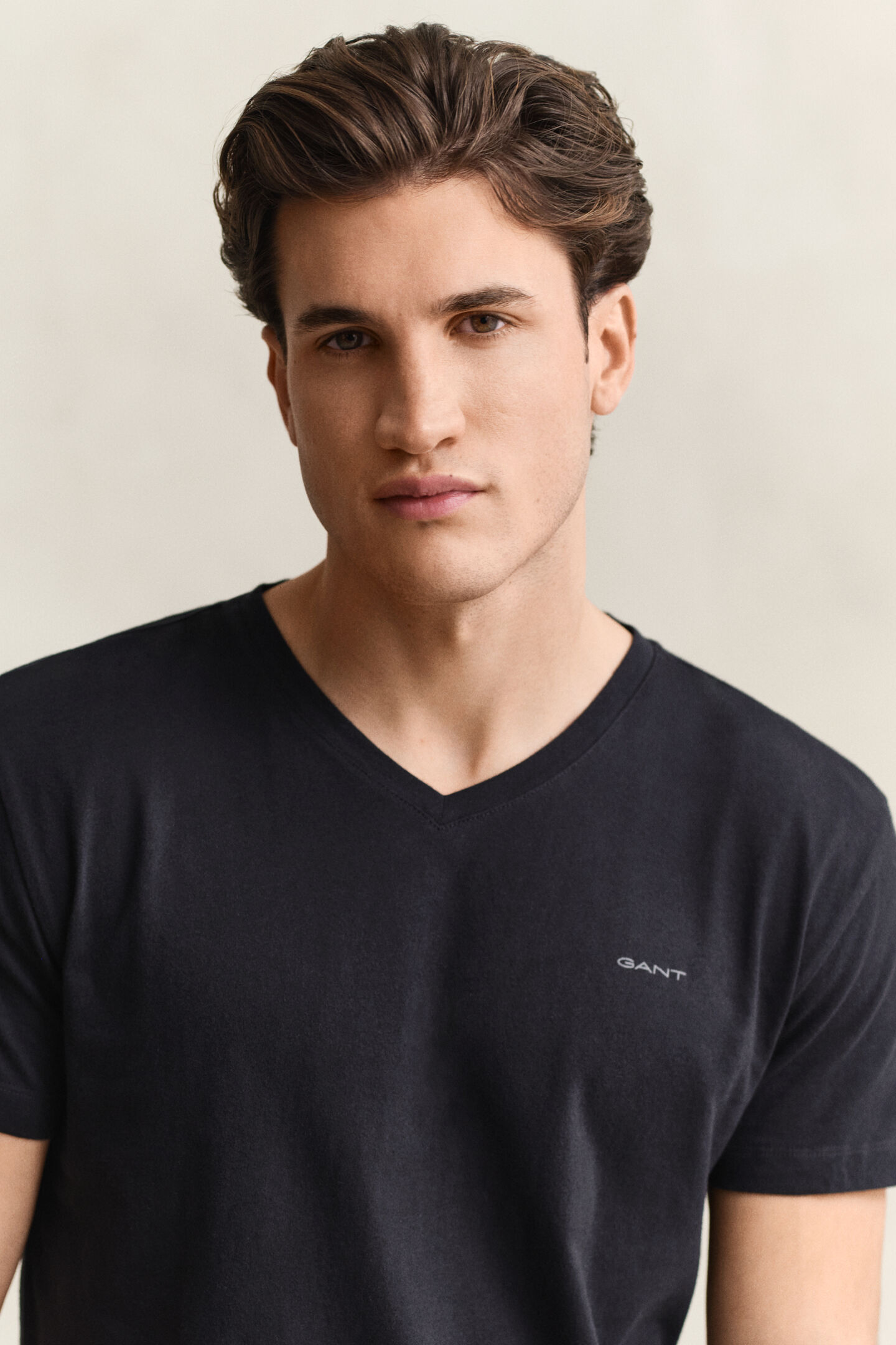 Tv&aring;pack V-ringade T-shirtar