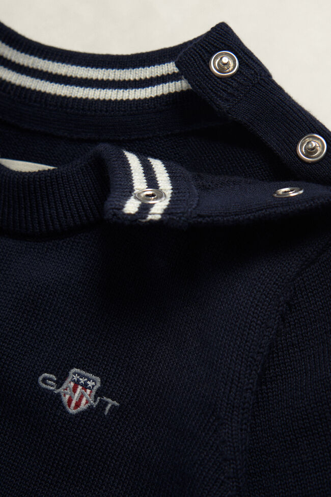 Boys tr&ouml;ja med sk&ouml;ldemblem