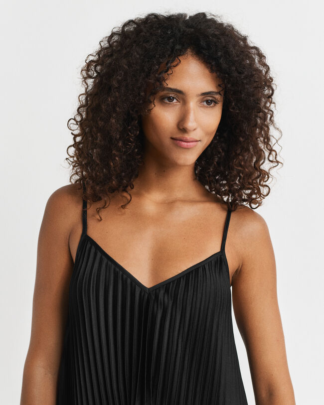 Veckad satinkl&auml;nning med axelband