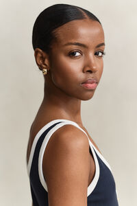 Ribbstickad kl&auml;nning