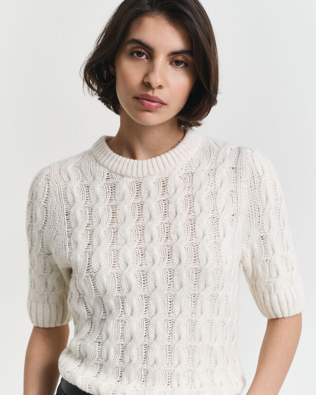 Kort&auml;rmad kabelstickad topp med puff&auml;rmar