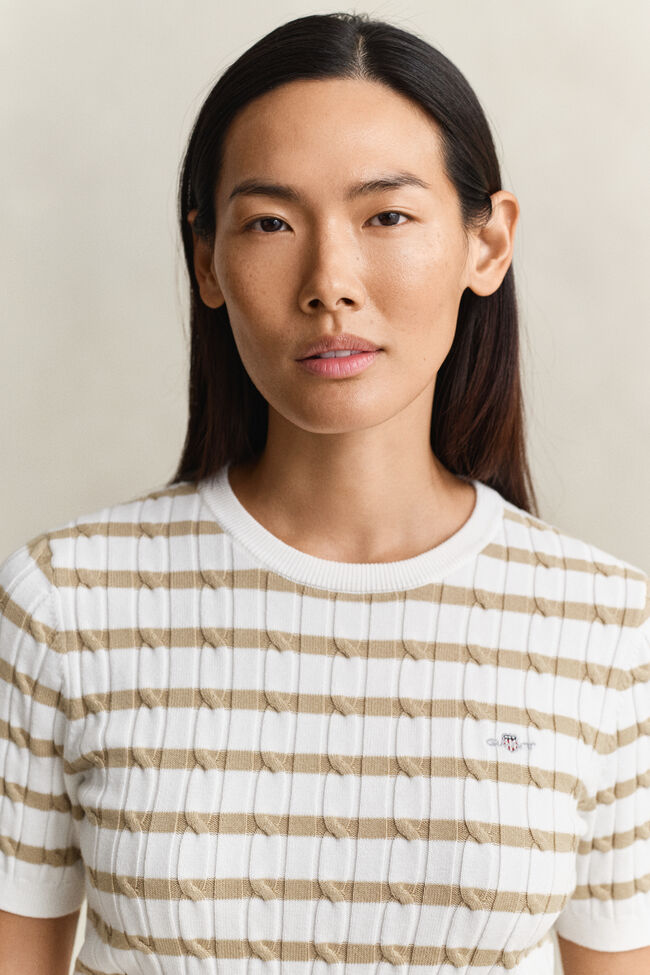 Randig kabelstickad kort&auml;rmad tr&ouml;ja