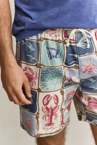 Shorts med marin k&auml;nsla