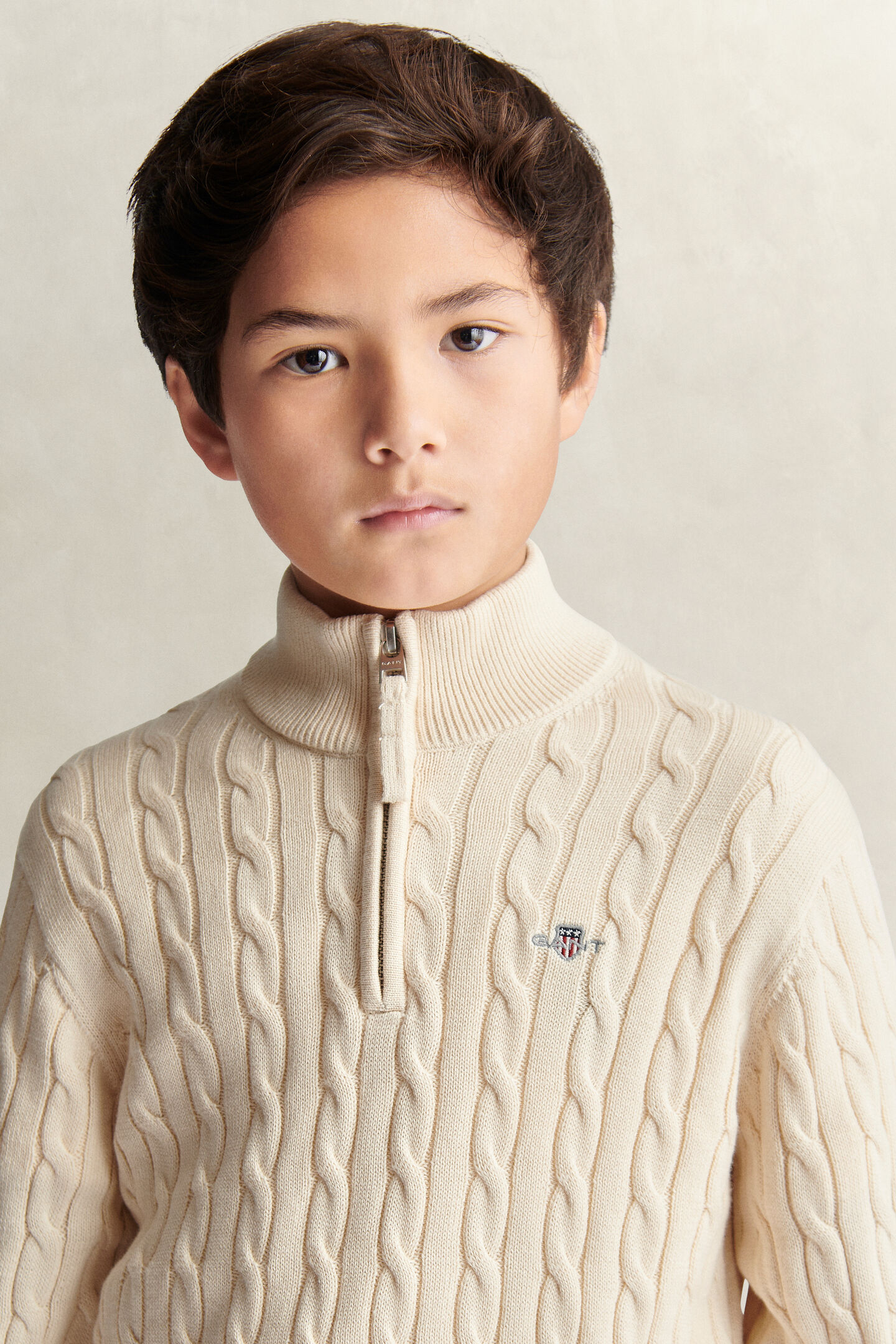 Teen Boys tr&ouml;ja med half-zip och sk&ouml;ldemblem