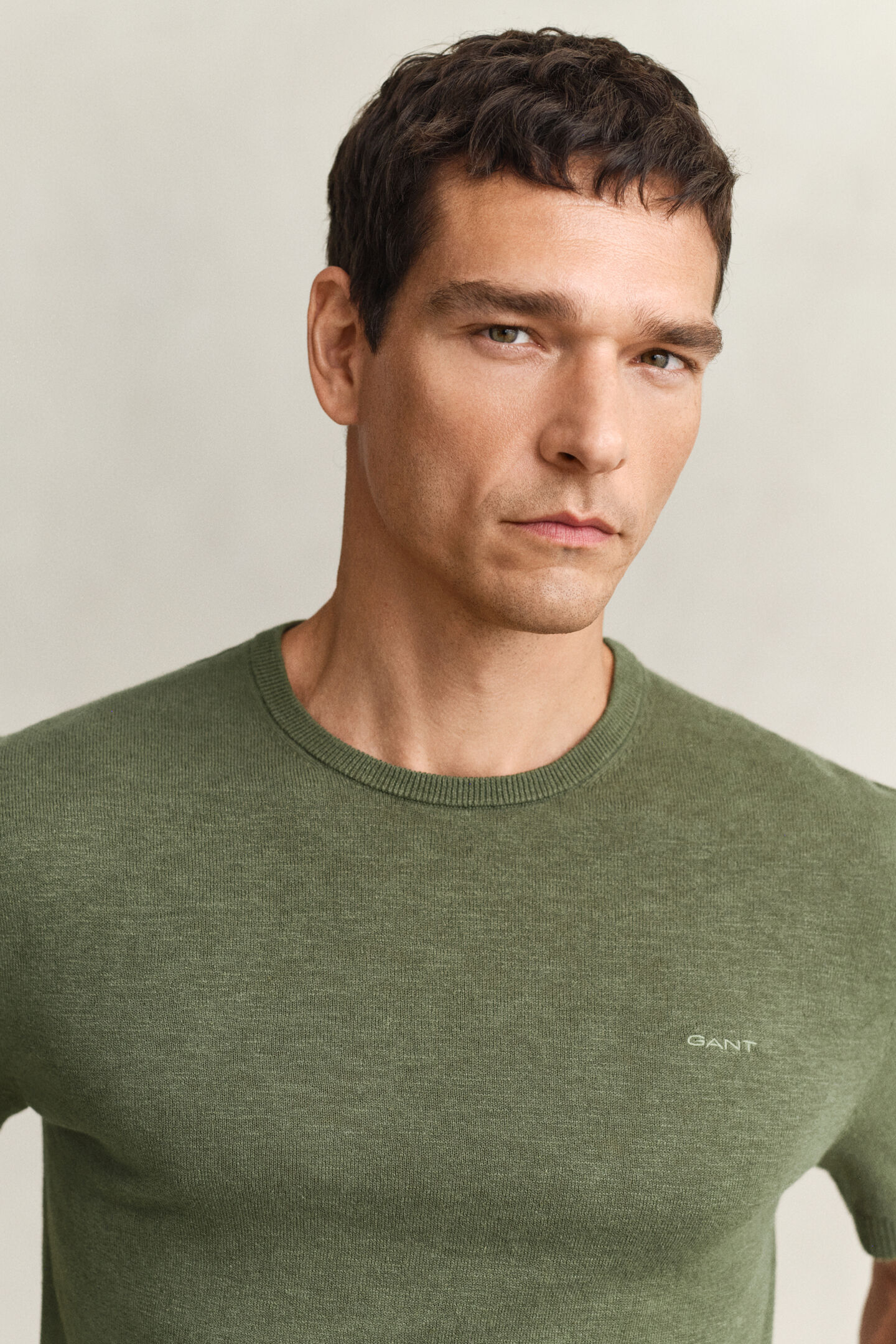 Kort&auml;rmad tr&ouml;ja i grovspunnen bomullsblandning