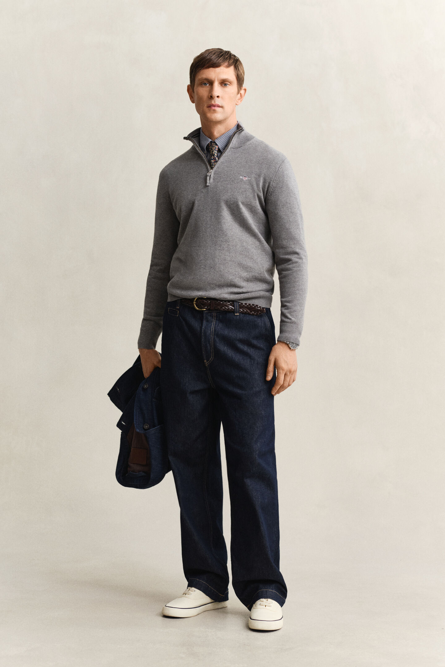 Klassisk bomullstr&ouml;ja med dragkedja vid hals&ouml;ppningen