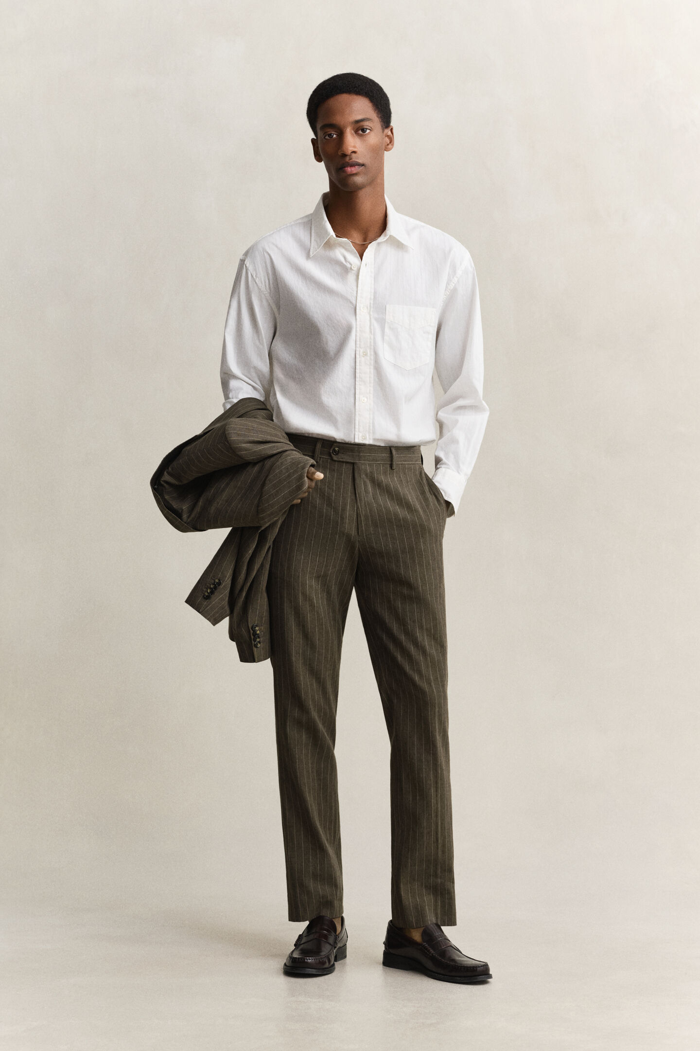 Kritstrecksrandiga kostymbyxor