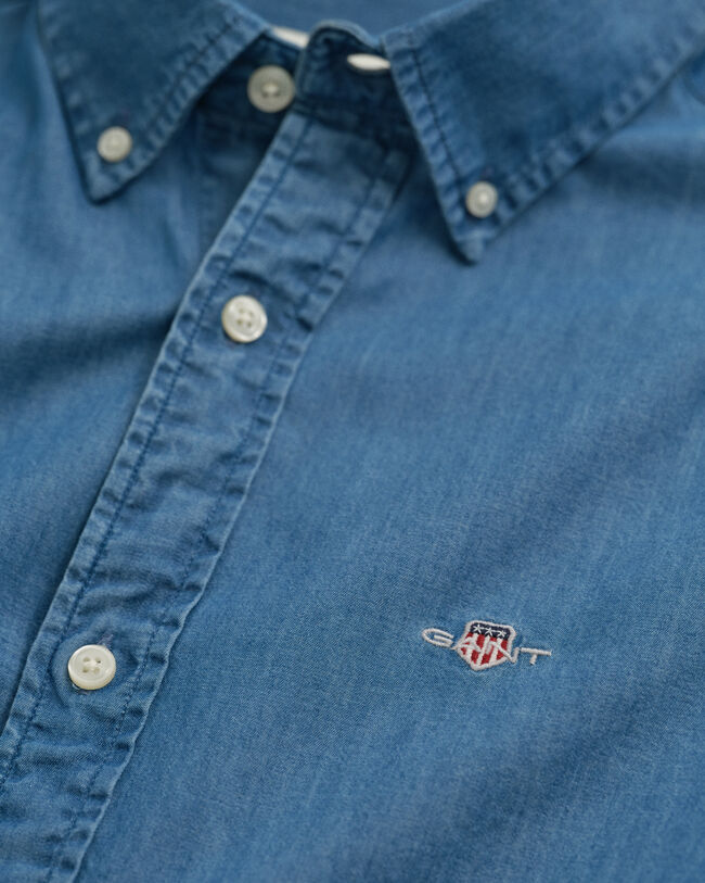 Slim fit indigof&auml;rgad skjorta