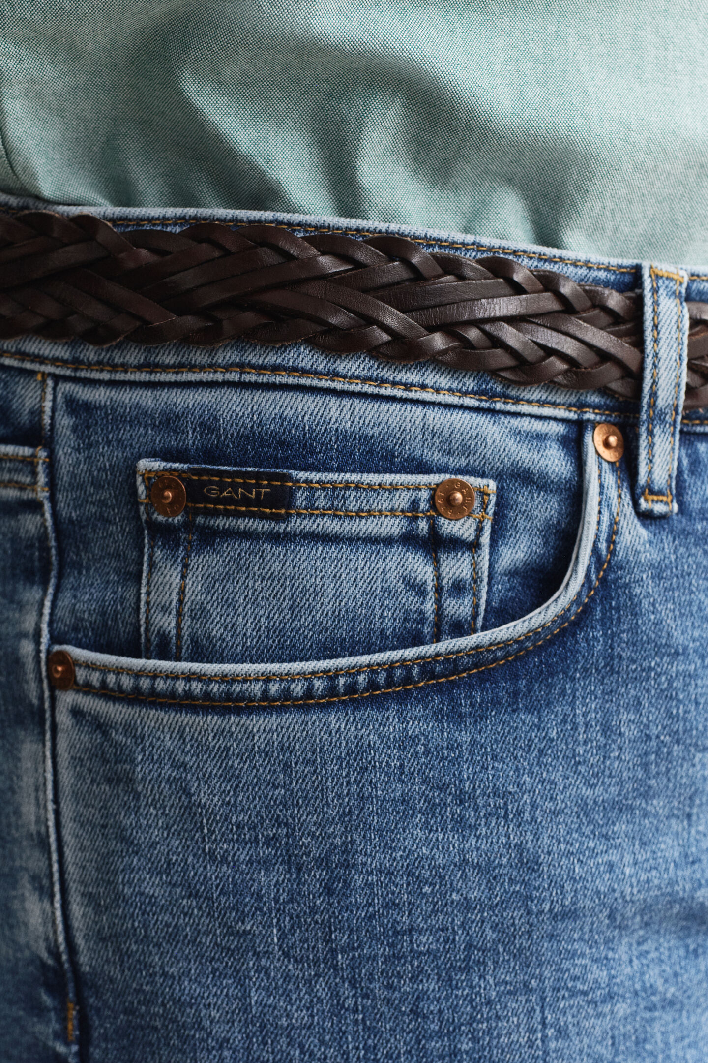 Slim fit jeans i stilren tv&auml;tt