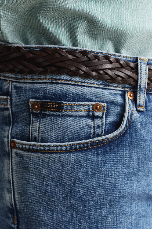 Slim fit jeans i stilren tv&auml;tt