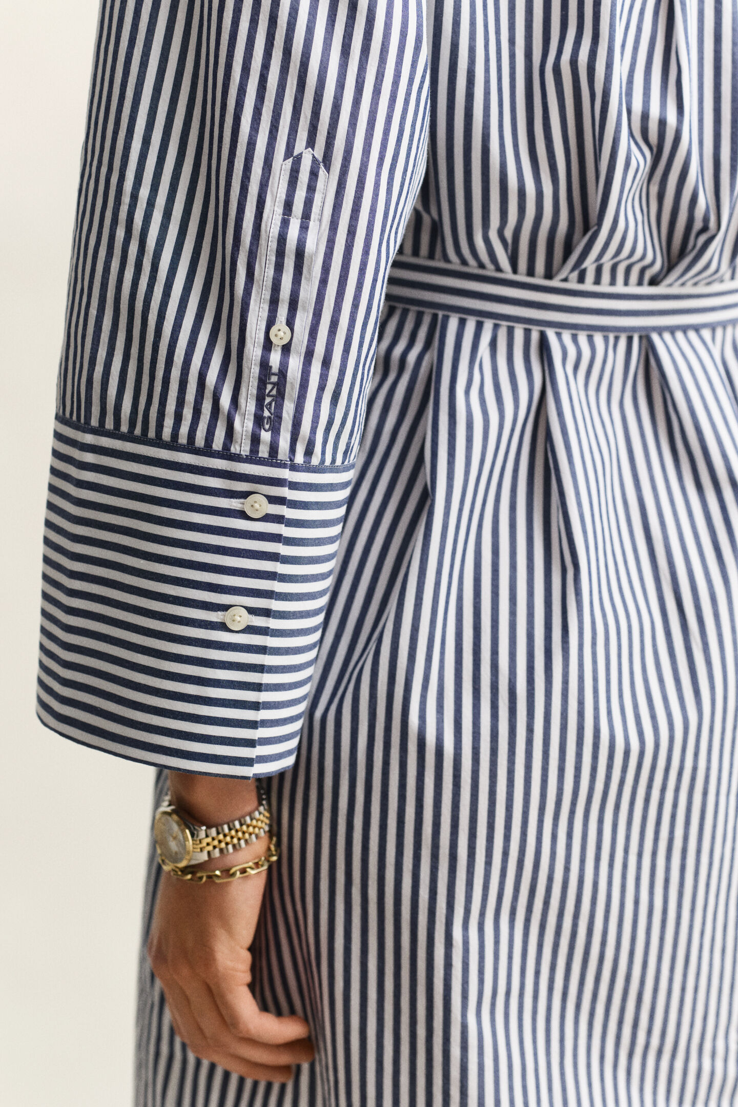 Randig skjortkl&auml;nning i poplin