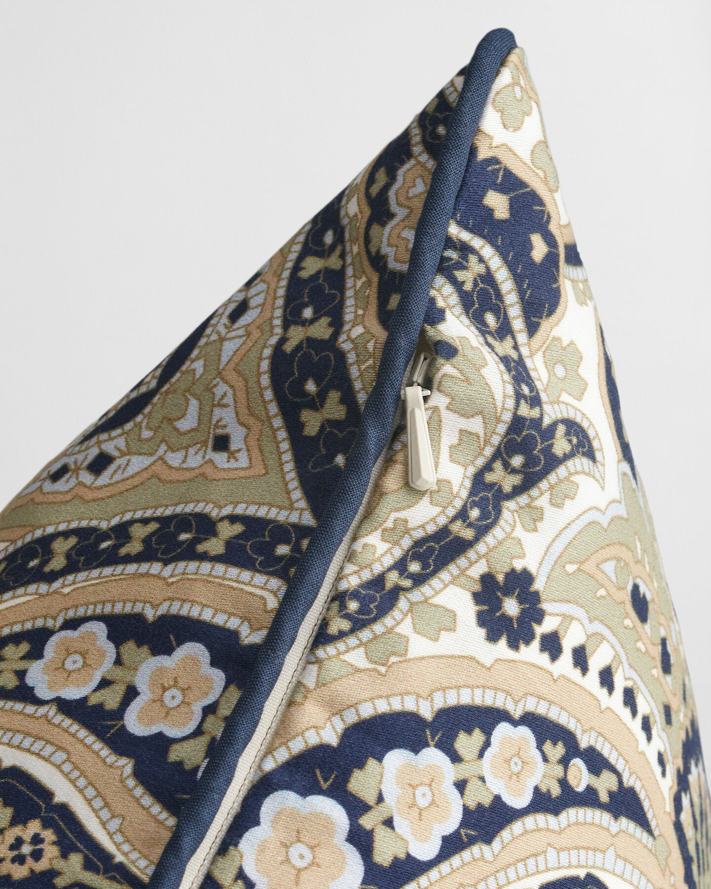 Paisleym&ouml;nstrat kuddfodral i satin