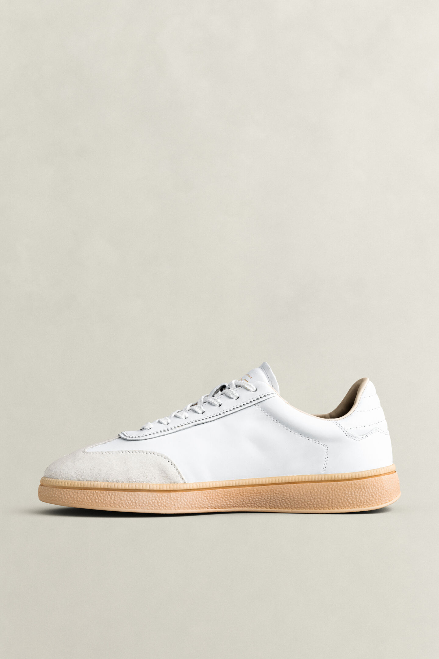 Cuzmo sneakers i l&auml;der