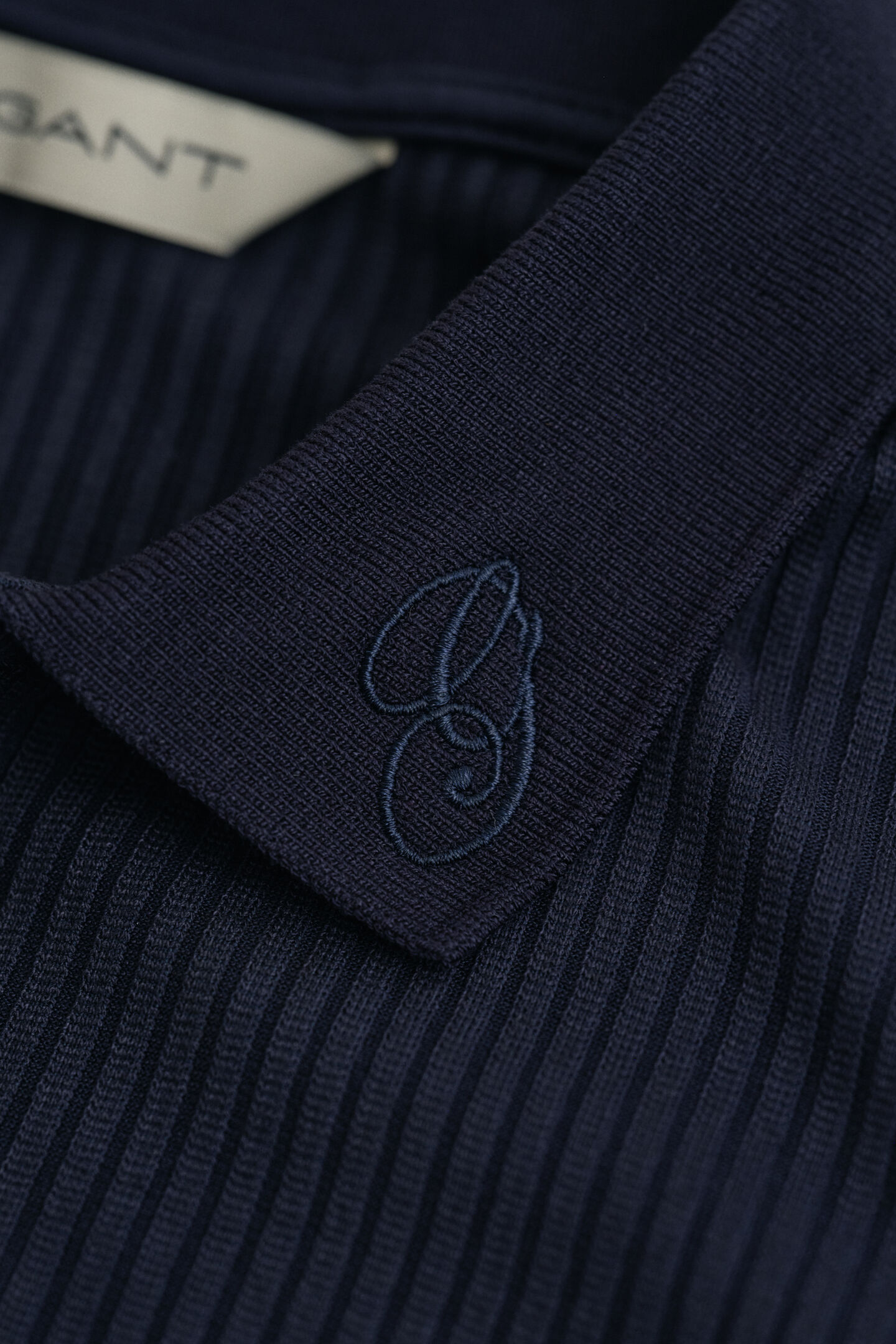 Ribbstickad pik&eacute;tr&ouml;ja