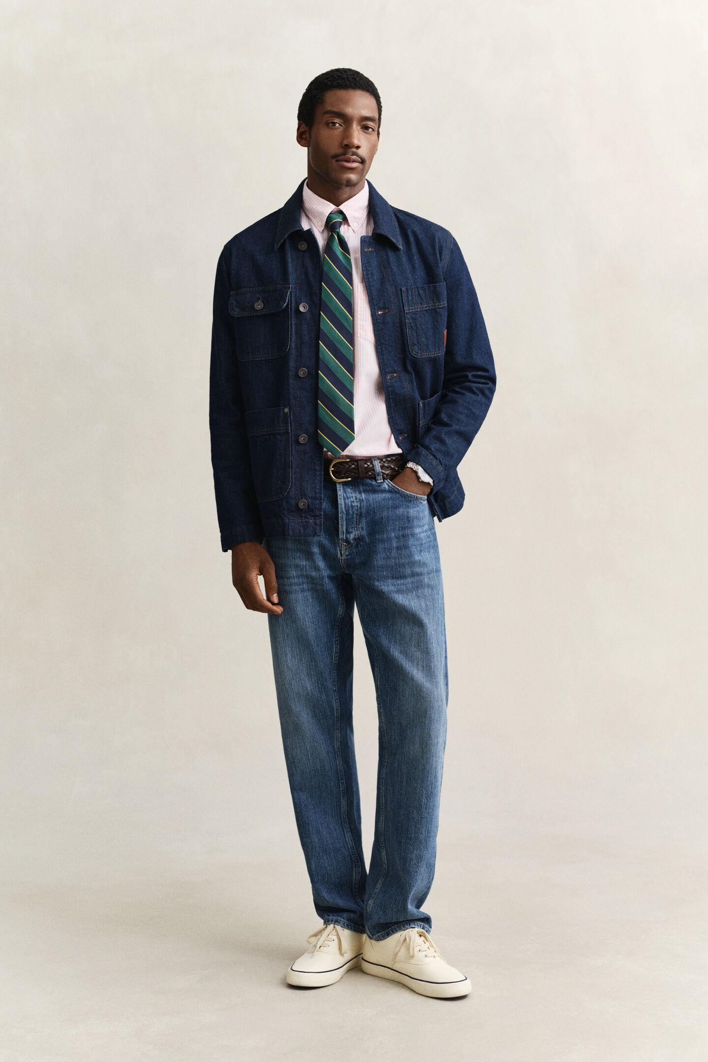 Klassisk oxfordskjorta med mellanbreda r&auml;nder