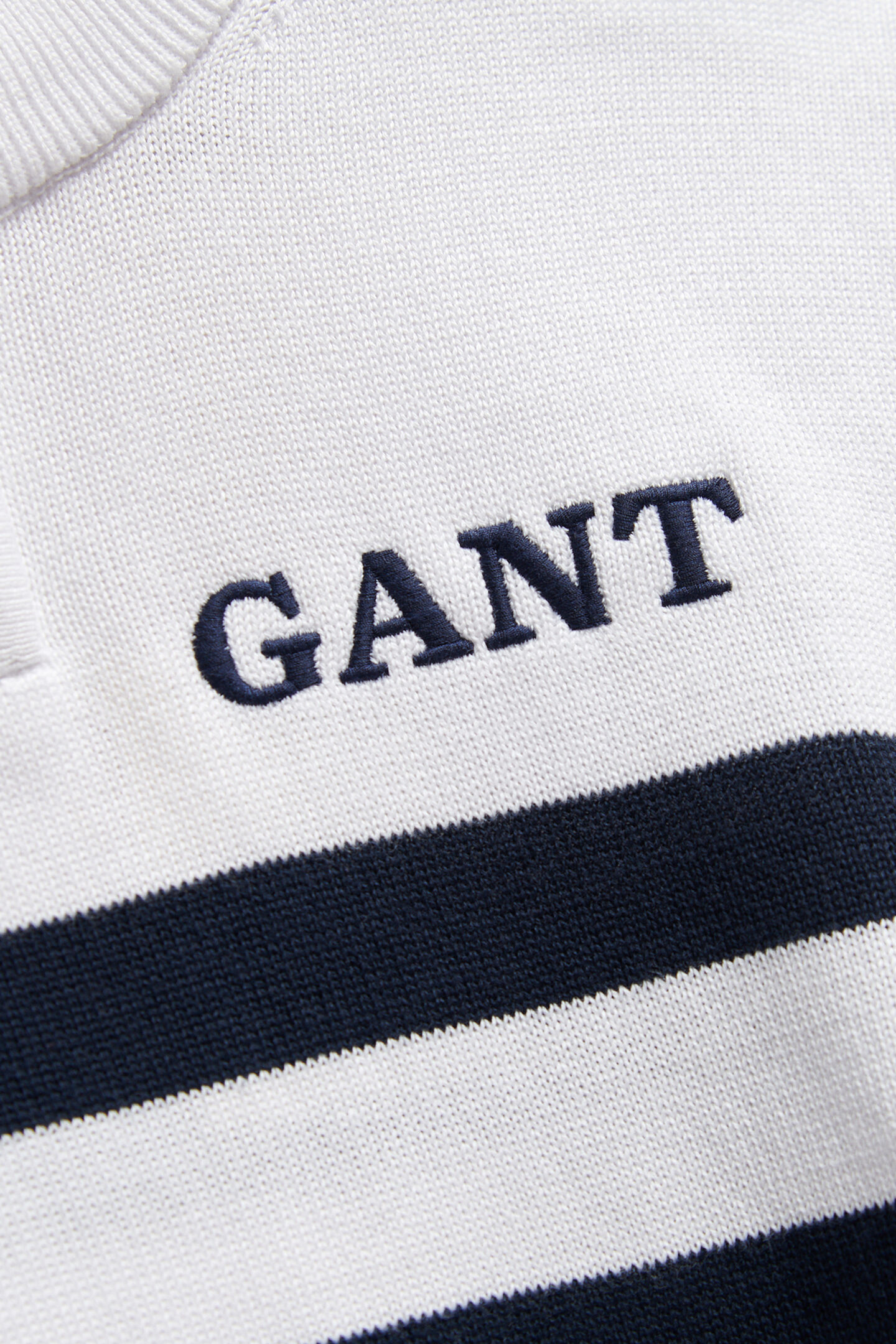 Boys tr&ouml;ja med marininspirerade r&auml;nder och dragkedja