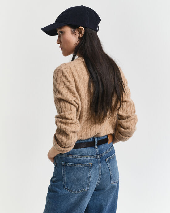 Kabelstickad tr&ouml;ja i kashmir med rund halsringning