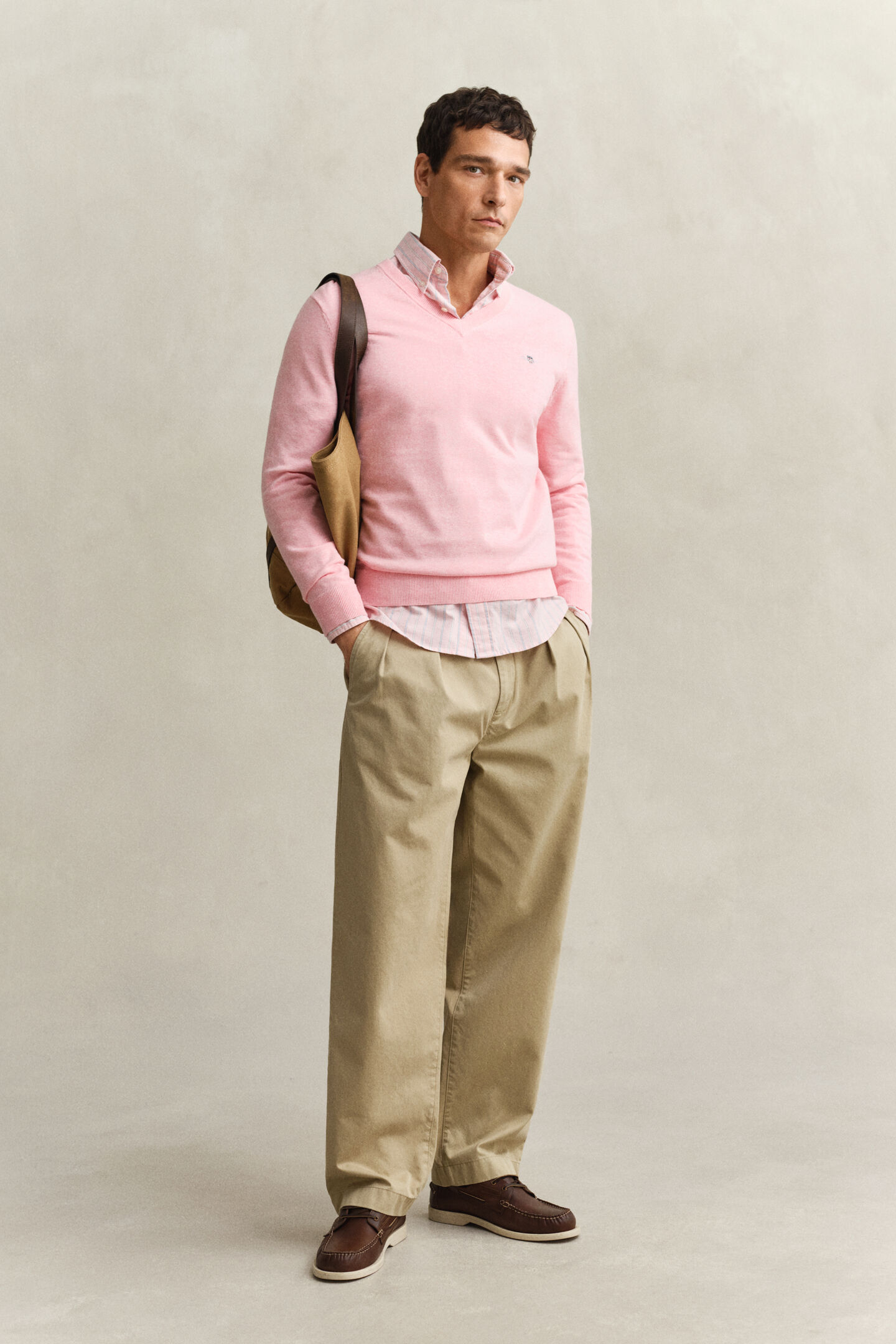 Klassisk V-ringad bomullstr&ouml;ja