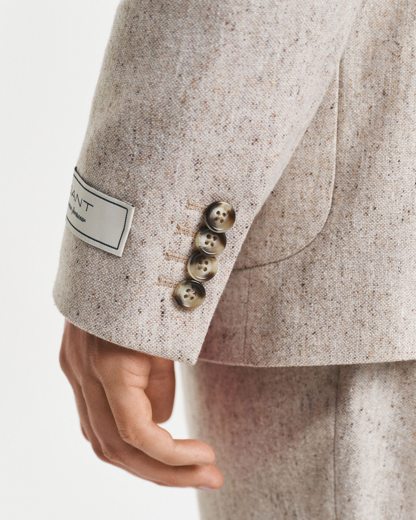 Slim fit kostymkavaj i donegalv&auml;v